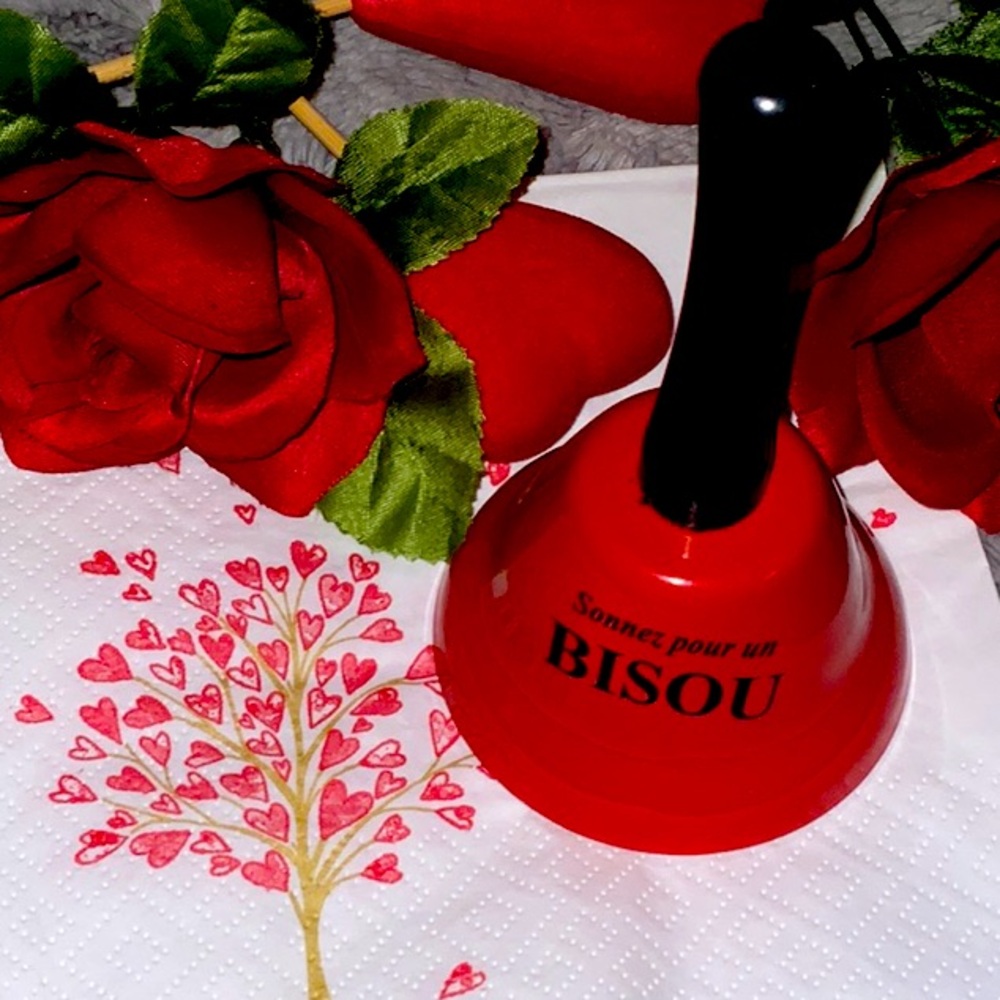 3$🤩Red Bisou Bell with Heart Design